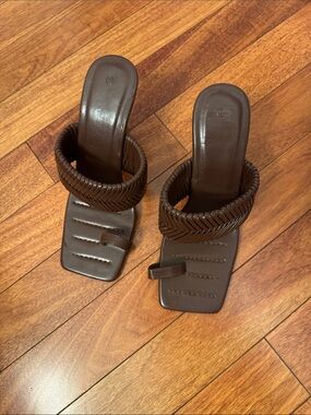 🚨 24 Hour Sale 🚨Amazon Brown Braided Strap Square Toe Mules